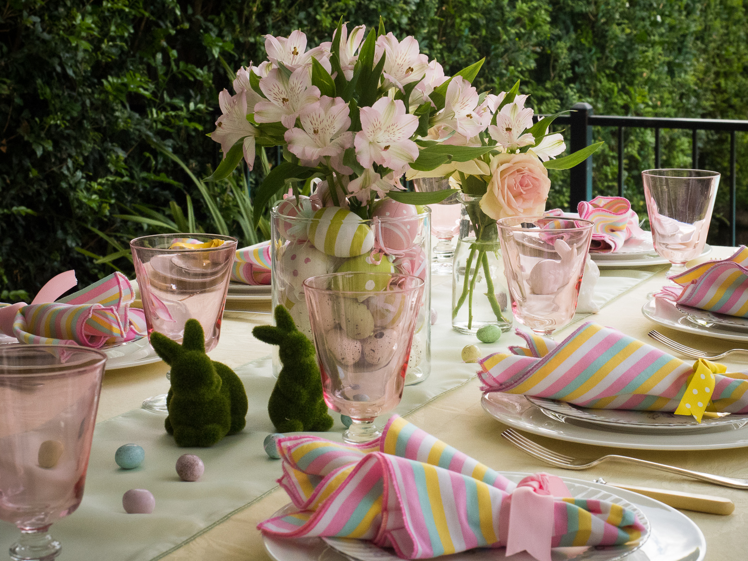 Easter is a time for family, friends and feasting. It's a long weekend that revolves around food, and a gorgeous table setting will set the scene. I've used mostly things that I have on hand, just...