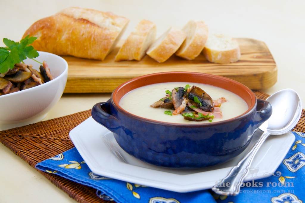 A simple mushroom topping transforms this heartwarming cauliflower soup in to a moor-ish bowl of goodness. Perfect for lunch or a light supper. Serve with crusty bread