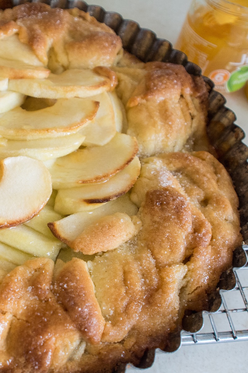 This oh-so-easy free-form apple tart is a real winner. I found this recipe on a favourite blog, Smitten Kitchen. I have ever-so-slightly adapted it to make it even simpler. I can't go past Careme...